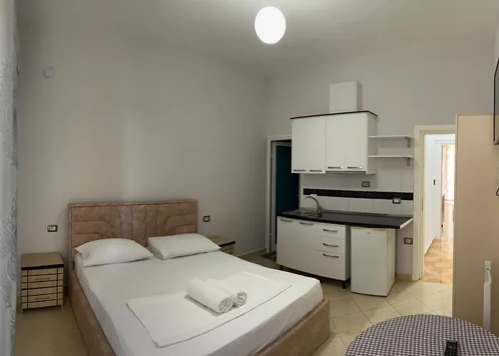 Flowers 게스트하우스 Vlorë